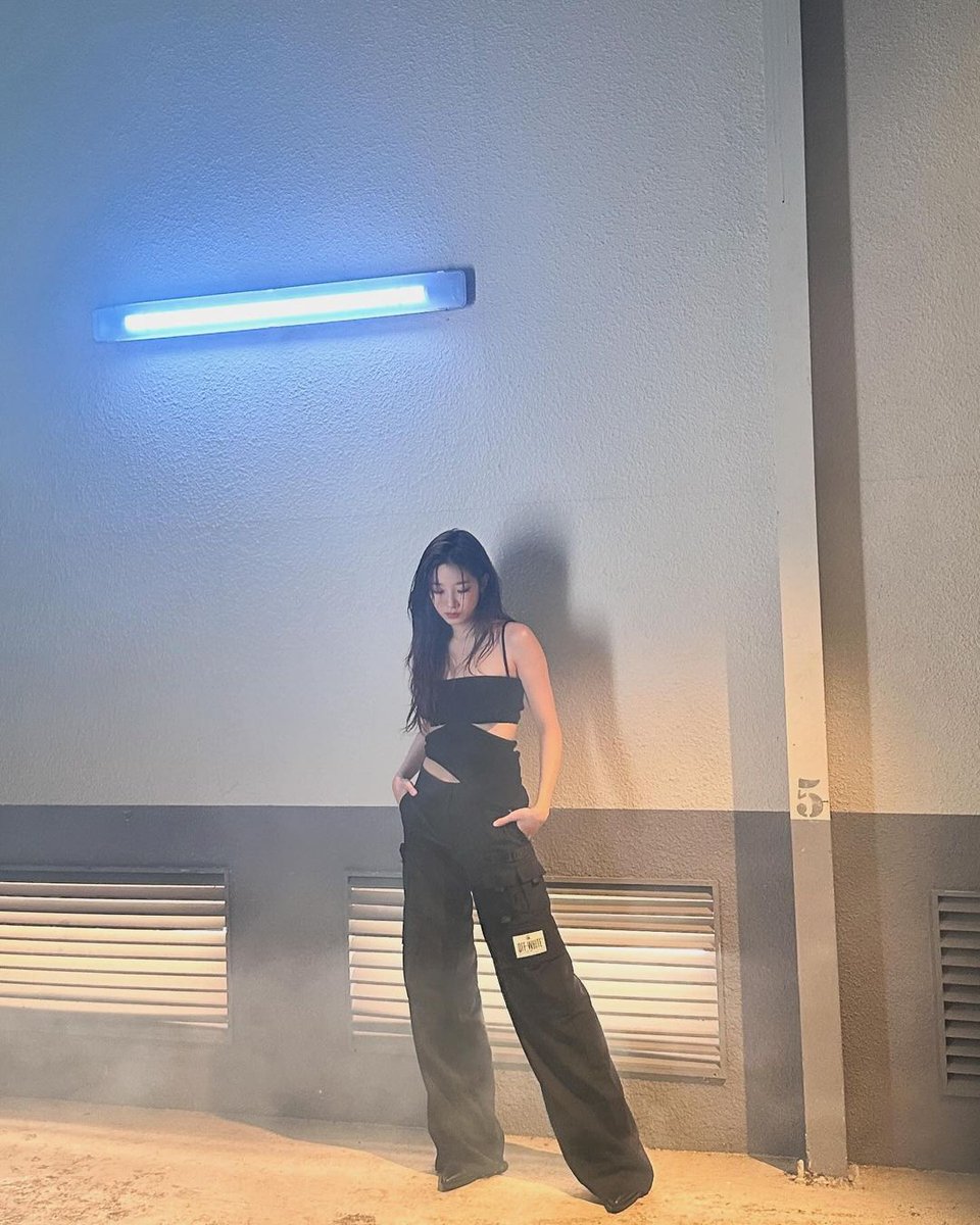le_sserafimSL's tweet photo. [#Kazuha Instagram Update (@/zuhazana)]

🦢 : "🤍"

#LE_SSERAFIM #르세라핌  #KAZUHA #카즈하 

+ https://t.co/WpNnN36a2s