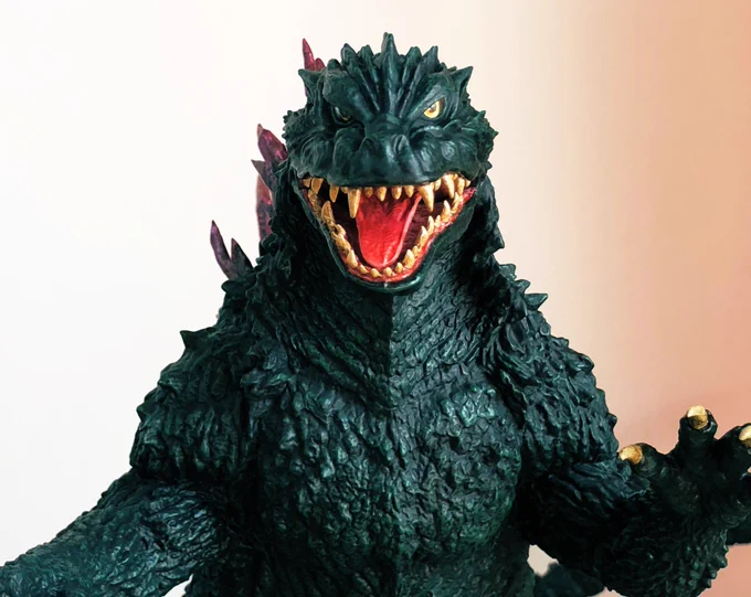 スーパー東宝30cmシリーズ ゴジラ1999決定版と言っても過言ではないクオリティにずっとニヤニヤしてしまいますね。最高のフィギュアです4枚目はw-dragonのミレゴジと一緒に撮影、並べると造形違いがよく分かりますね 