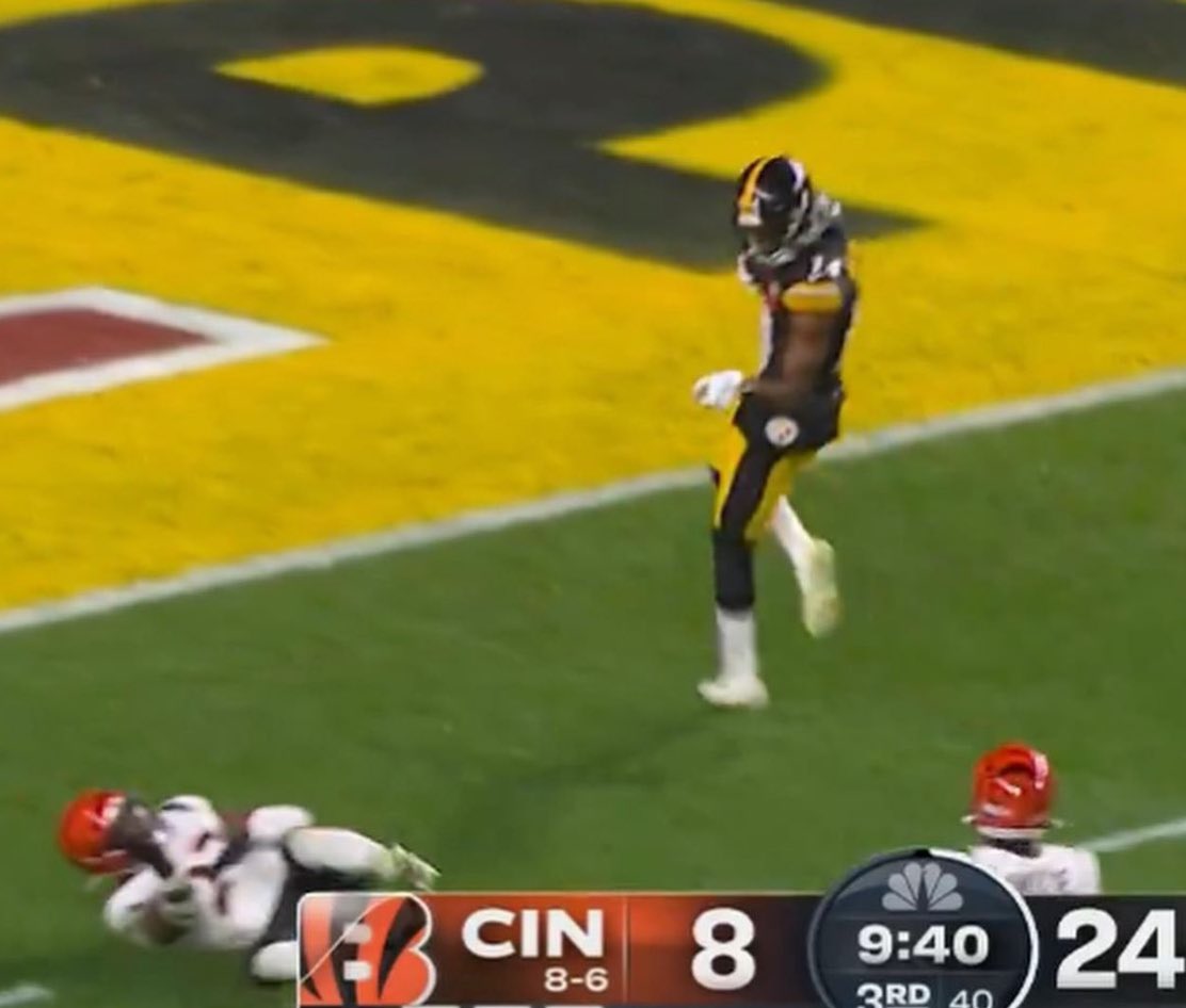 PickensBurgh's tweet photo. This picture is just a work of art.

#Steelers #Bengals https://t.co/QbhOZnrch1