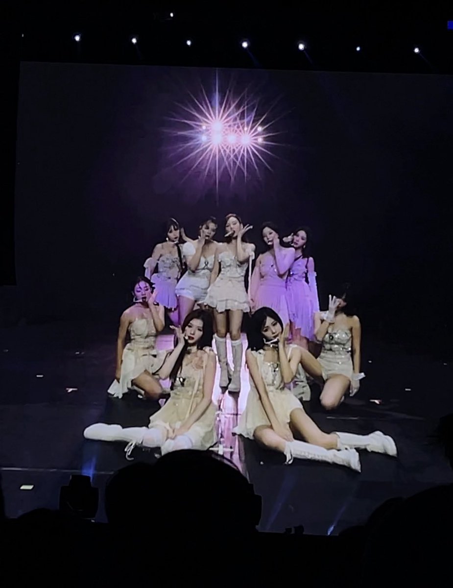 met them for the third time in 2023. beyond grateful💕

ofc with the one and only <a href="/minaries37/">yos</a>👌 #TWICE_5TH_WORLD_TOUR_IN_JAKARTA