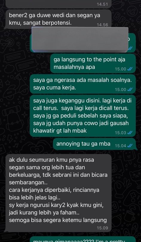 vkzook's tweet photo. manusia gajelas. cuma kerja duduknya sebelahan sama suaminya diteror gini😭😭 nyuruh orang pindah tempat duduk. padahal suaminya baru 2 bulan kerja disini😭😭😭 KONTOLLL https://t.co/LquI7YddCX