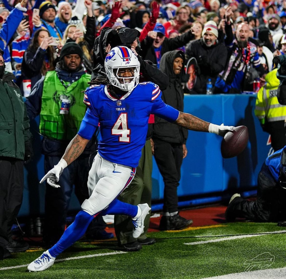 RadiNabulsi's tweet photo. James Cook has over 1,000 rushing yards this season.

George Pickens has 1,000 receiving yards this season.

Both were drafted in the second round of 2022.
(Neither by the Falcons) https://t.co/T9oxNGzTfB