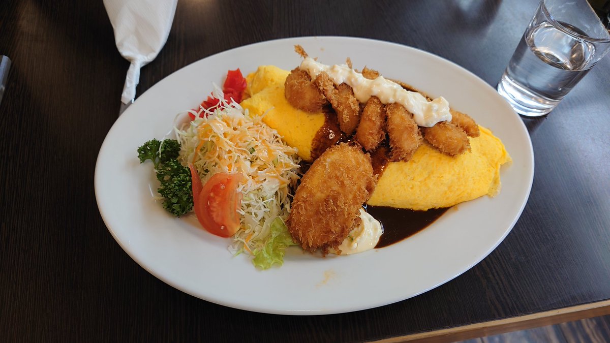 pino_jp2015's tweet image. 初めての森ノ宮。ネタ合わせしてる🍑さんカッコ良かったー!!M-1のPVみたいだった✨東京ではなかなか見れない豪華メンバーだったけど関西のお客さんて笑いにシビアな気がする。声出して笑ってる人少ないし拍手笑いしてるの私だけ😇サヨナラ大阪~また来年