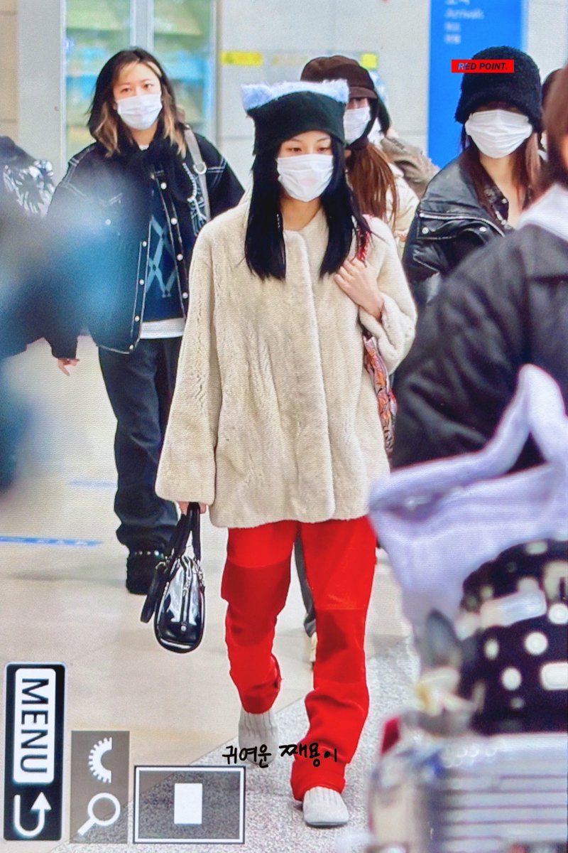 REDPOINT423's tweet photo. 231224 ICN

채영이 오늘 고양이🐱

#채영 #CHAEYOUNG #チェヨン #손채영 #TWICE https://t.co/O6P3HKswjG