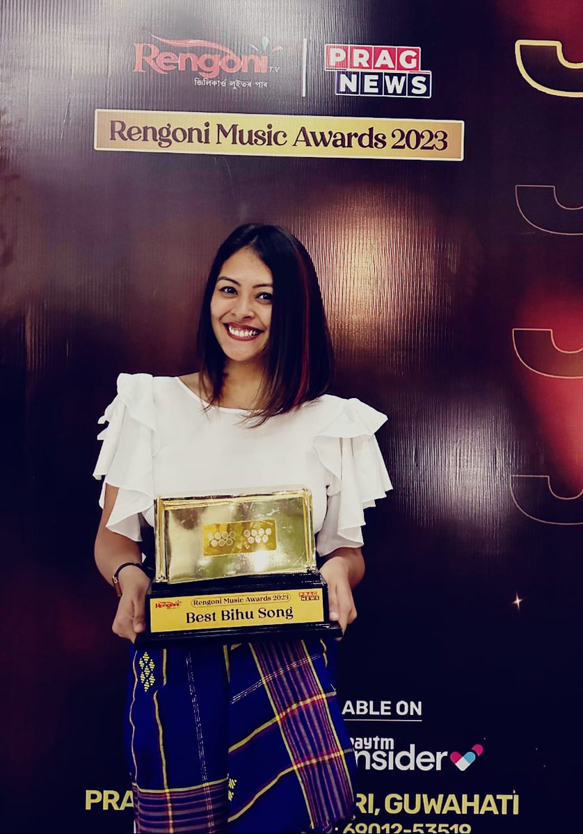 MaitrayeePatar's tweet photo. RMA 2023's 'Best Bihu Song' award goes to my first Bihu track 'Lahoi Lalungoni', a traditional folk based on the Tiwa tribe of Assam. So happy and stoked about this!!
#rengonimusicawards #rengonitv #bihu #bestbihu #maitrayeepatar https://t.co/62FWden3Yu