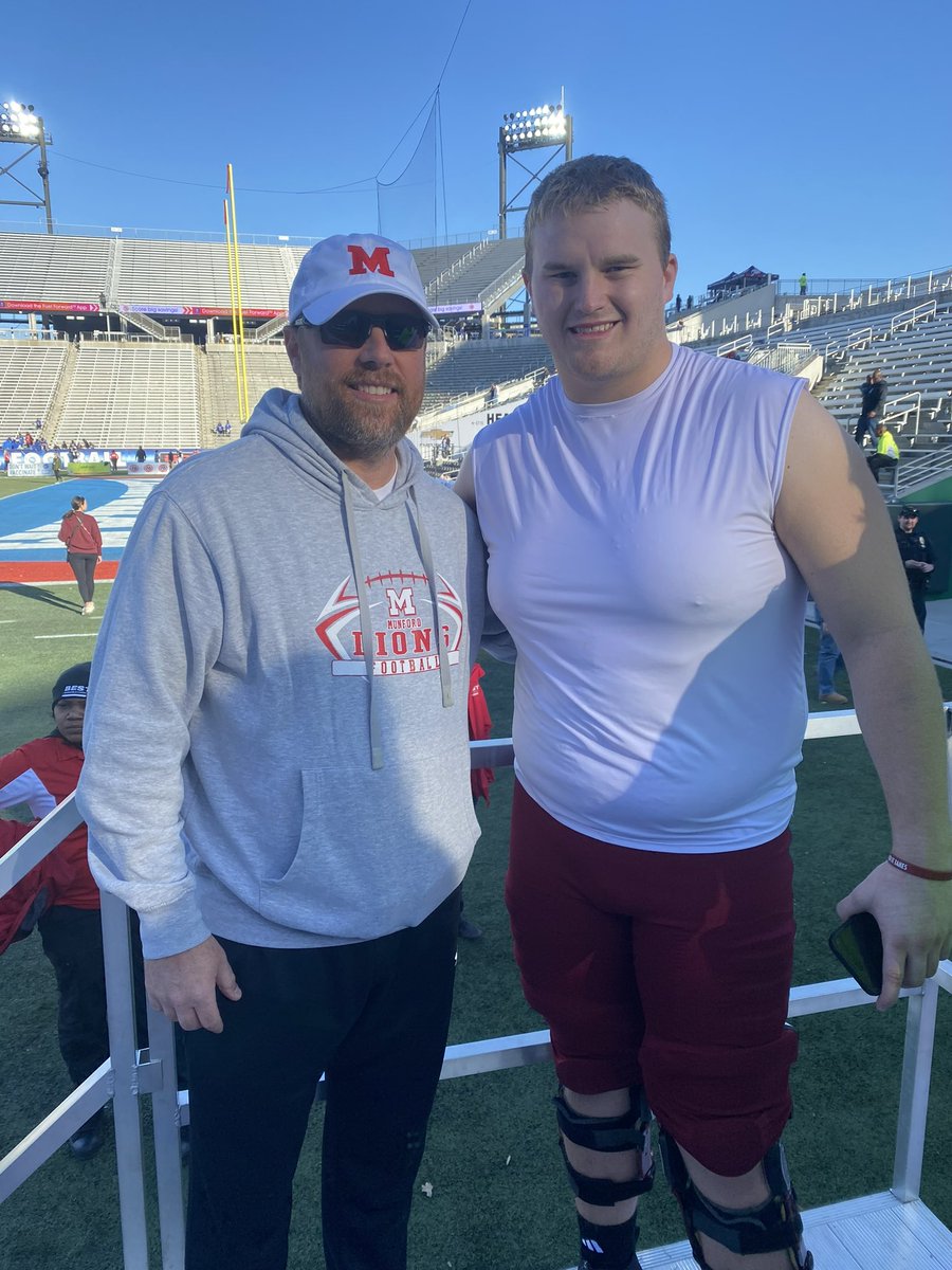 Coach_M_Easley's tweet photo. Good to see this big guy today! Former @MunfordHigh student athlete getting it done in the classroom &amp; on the field for @TroyTrojansFB! Excited about the next 3 years for @kggibson71. Thankful for coaches like @coachcalebross @CoachBanks2008 that we can trust to send players to! https://t.co/8OHhNdE1xO
