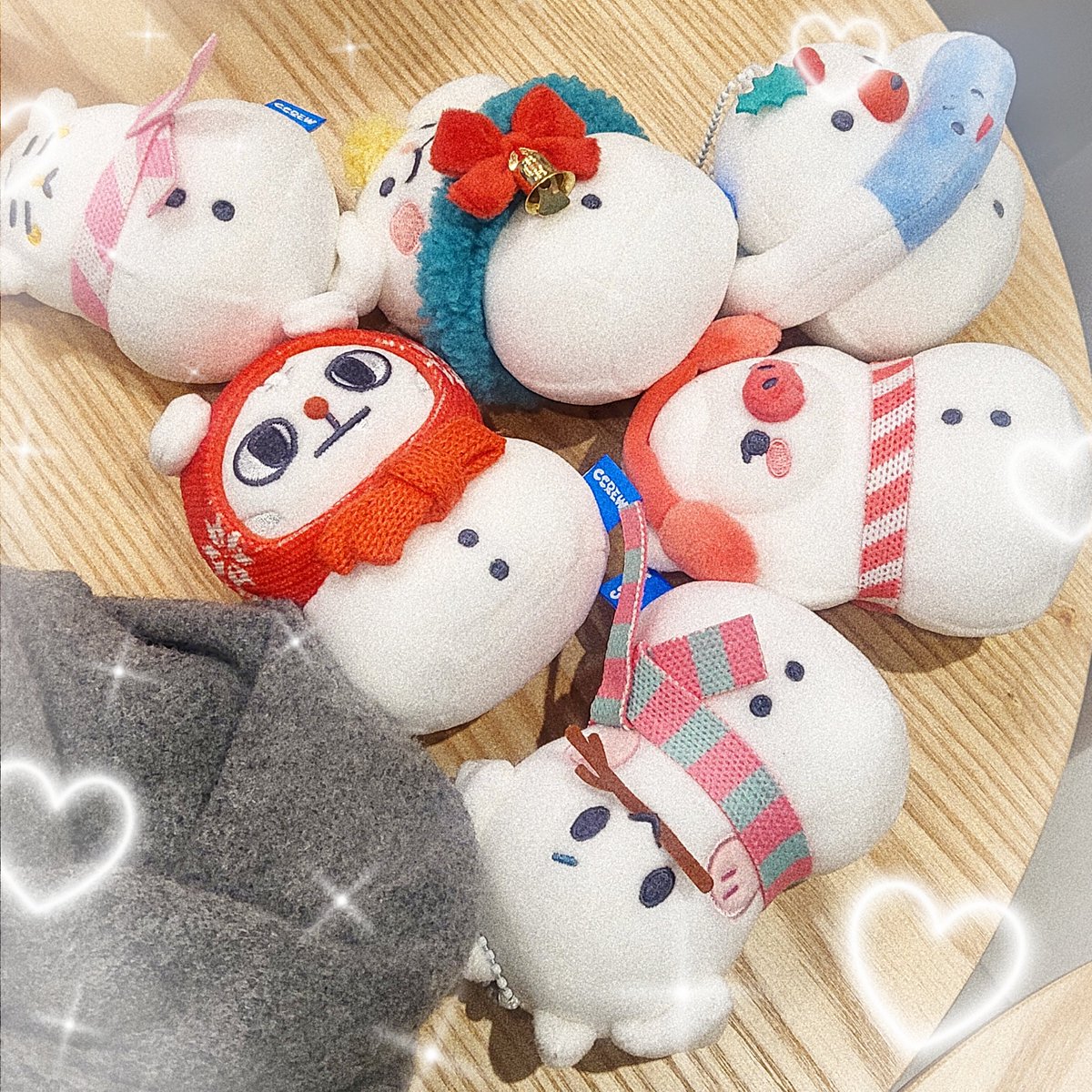 크리스마스 이브에 보는 윈터크크루 로맨틱하다 
. . 🎄❄️
트리로 잔뜩 장식되어 있어서 
인형 사러 온 건데
사진도 많이 찍었듬 🤟🏻🤟🏻
용티도 너무너무 기여움 🩵🤍🩵🤍

#WINTER_CCREW 
#윈터크크루_팝업스토어 
#윈터크크루_겨울이왔다