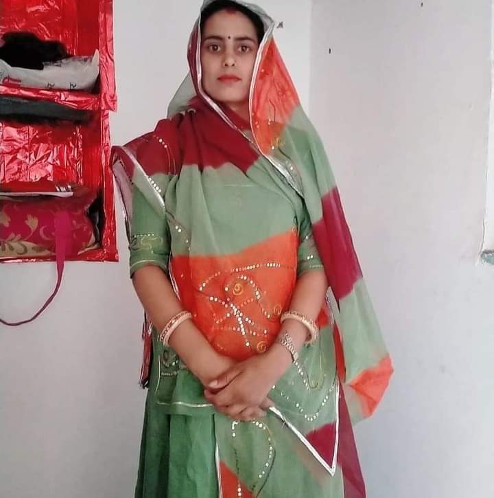 हर साल की तरह ये साल भी बहुत कुछ सीखा के जा रहा है कुछ खुशी के पल और कुछ गम हमारे हिस्से में दे के जा रहा है कुछ लोग बिछड़ गए इस साल कुछ नए लोगो से मिलवा के जा रहा है 
खैर जो भी हो गुजरते गुजरते ये साल बहुत कुछ बता के जा रहा है Geeta gurjar

🌻Very Good Morning🌻