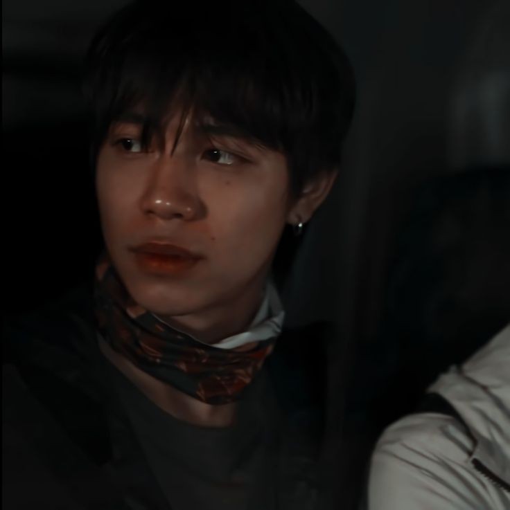 khaotungfresita's tweet photo. ✮ #YokRay AU | Emo Boy!
✧ Ray jamás se fijaría en un emo, hasta que ve al caliente cajero de Hot Topic que parece odiarlo. Y Ray no piensa rendirse hasta tener a Yok entre sus piernas. https://t.co/HnwiNWTGSY