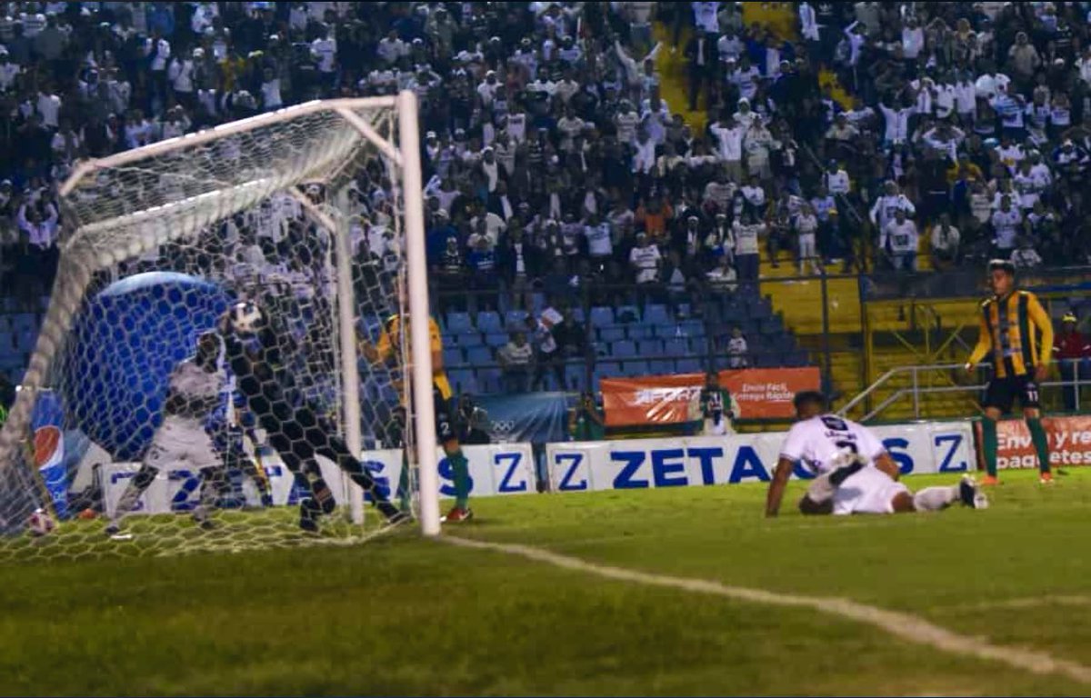 Y cómo algún día dijo Diego Armando Maradona; “para los que tenían dudas: QUE LA CHUPEN… Y QUE LA SIGAN CHUPANDO”

#SomosCampeones 👻🤍