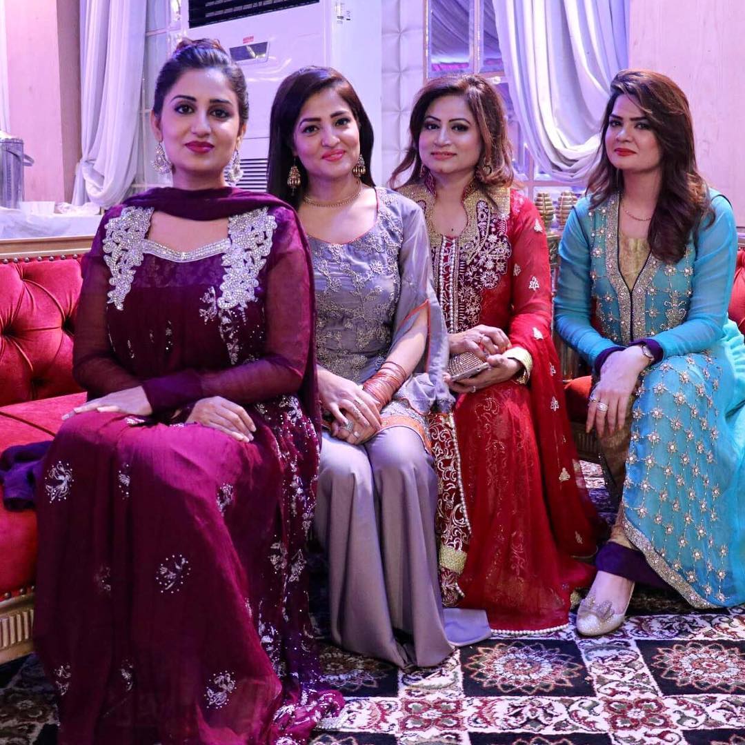 lifelinefarah's tweet photo. In the #Throwback pic of #OnThisDay from #24december2017 #memory #memories #24dec2017 @farah_iqrar_ 🫶 https://t.co/PfsiRAmKDE