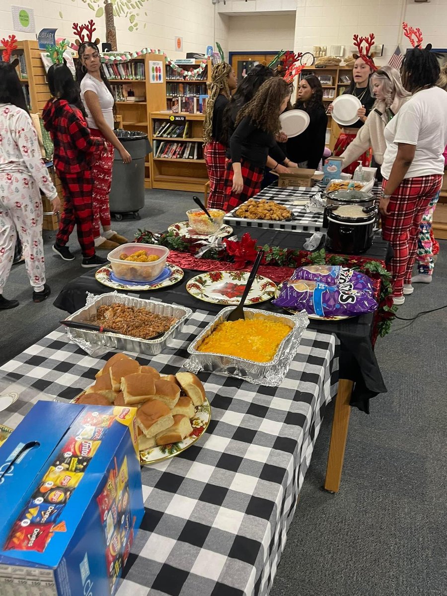 JETS LIVE (@jmhs_live) on Twitter photo 💙💛✈️ The JM Lady Jets basketball team had a great time at their Christmas party!! 🎄🎁 Come out to support the Lady Jets next week at the Lee County Christmas Classic tournament! 🏀 Action starts Wednesday 
🗓️12/27
⏰2:00 pm
🆚Triton
📍Lee County High School 💙💛✈️ The JM Lady Jets basketball team had a great time at their Christmas party!! 🎄🎁 Come out to support the Lady Jets next week at the Lee County Christmas Classic tournament! 🏀 Action starts Wednesday 
🗓️12/27
⏰2:00 pm
🆚Triton
📍Lee County High School