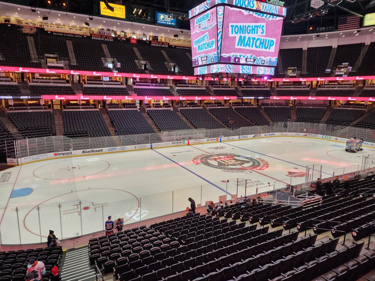 Thank you <a href="/SeattleKraken/">Seattle Kraken</a> for the epic win at my first ever in person hockey game vs <a href="/AnaheimDucks/">Anaheim Ducks</a> !!! 

Great job guys!!! 🦑 💙💚