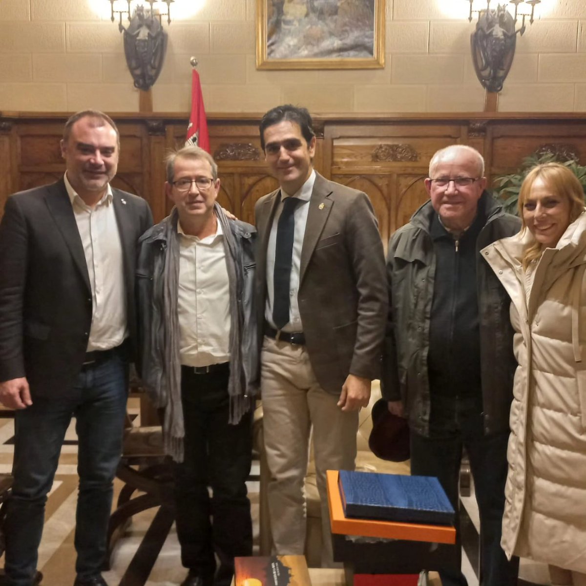 marinoaguilera's tweet photo. Muy agradecido a #Tarrassa y #Cataluña por las muestras de cariño recibidas como representantes del pueblo de Alcalá. Seguiremos estrechando vínculos y acercando Alcalá a los muchos alcalaínos residentes en Cataluña. https://t.co/PYzgXfYujp