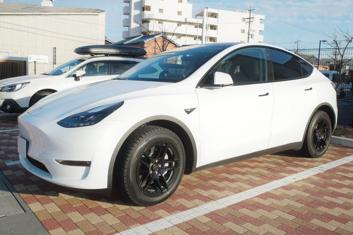 今日、夏タイヤ(純正19インチ)に戻して思ったけど、18インチ