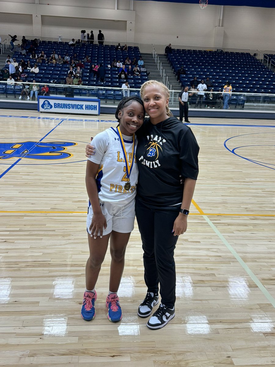 BrunswickMB's tweet photo. Girls (Game 7)
Bradwell 56
Parris Parham 23p (Player of the Game)
Jami's Ousley 15p
Brunswick @BHS_LadyPirates 49
Coco Ramsey @CocoaRamsey 11p
De’Nya Coleman @denya_janise (Player of the Game)
#HoopinAtHigh #Day3 #FinalDay https://t.co/tzs3zCxI45