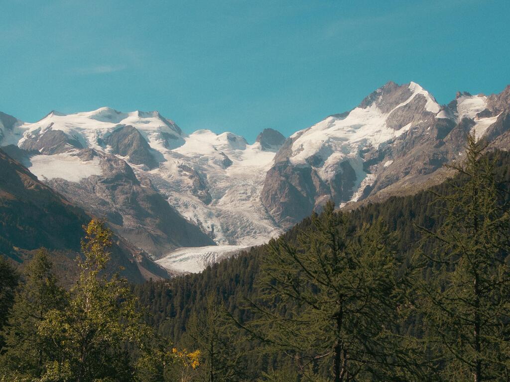 DocAtCDI's tweet photo. Enjoy #OurEarthPorn!
(Steal This Hashtag for your own and join the community of Nature Addicts! )

Morteratsch Glacier, Switzerland [OC][3986x2990] 
Photo Credit: pwnisher1337 
. https://t.co/FLOO4jk4Mm