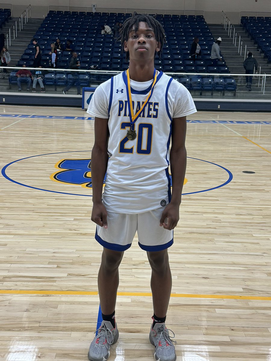 BrunswickMB's tweet photo. Boys (Game 8)
Bradwell 66
Tahshawn Frasier 19p
Chris Perry @CPerry13_ 16p (Player of the Game)
DJ Pasley 12p

Brunswick @BrunswickMB 50
Kavon Hill @KavonHill_ 10p (Player of the Game)
CJ Battle @CJBattle5 9p

#HoopinAtHigh #Day3 #FinalDay https://t.co/BqwXftQp1C