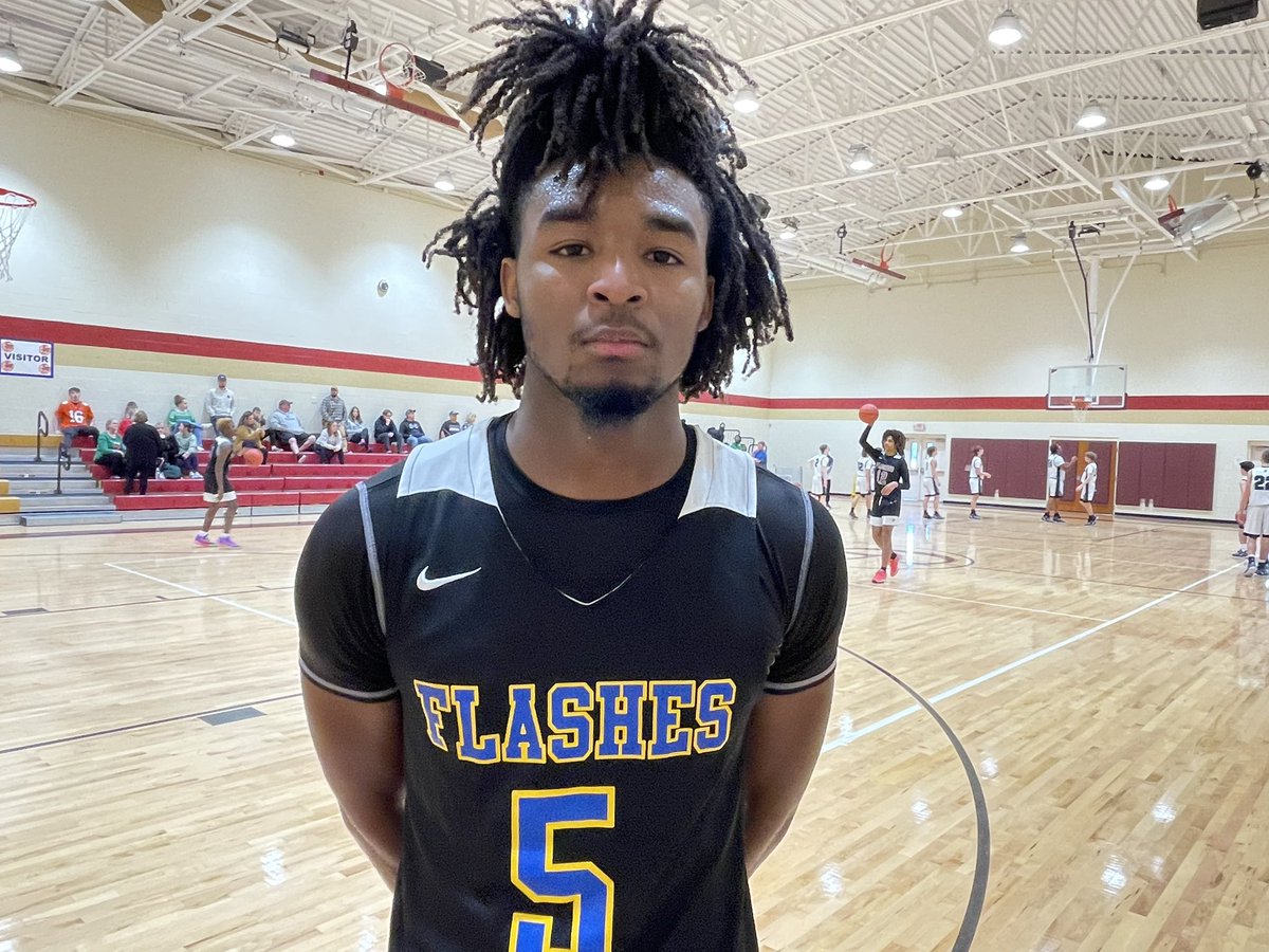 Calhoun Falls Charter finishes the weekend (1-2) with just 6 players making the trip down to the Battle of the Bay Showcase. Flashes defeat Eastside HS (VA) today. #PrepHoops #SwannysRoundballReview #RecruitThePalmettoState