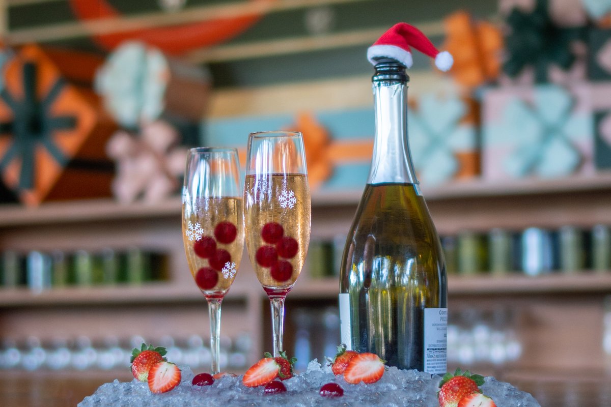 Christmas Special alert!

Enjoy Cuca's frosty magic with our ice-cold 𝐒𝐓𝐑𝐀𝐖𝐁𝐄𝐑𝐑𝐘 𝐁𝐔𝐁𝐁𝐋𝐄𝐒

Don't let this festive fizz pass you by, ask your waiter to get yours!