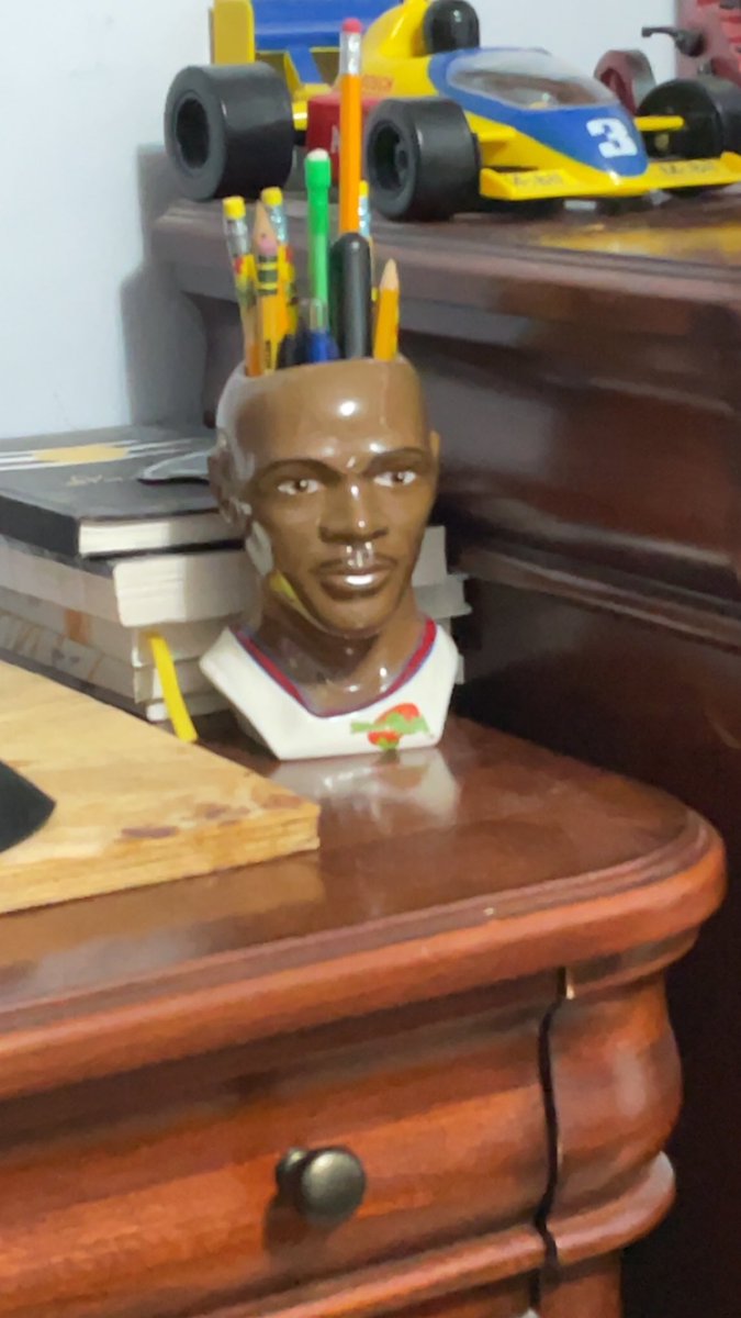 ohmie_p's tweet photo. Her: ill let you hit when you turn into a Michael Jordan from space jam pencil holder 

Me: https://t.co/9Bk7kUbcRE
