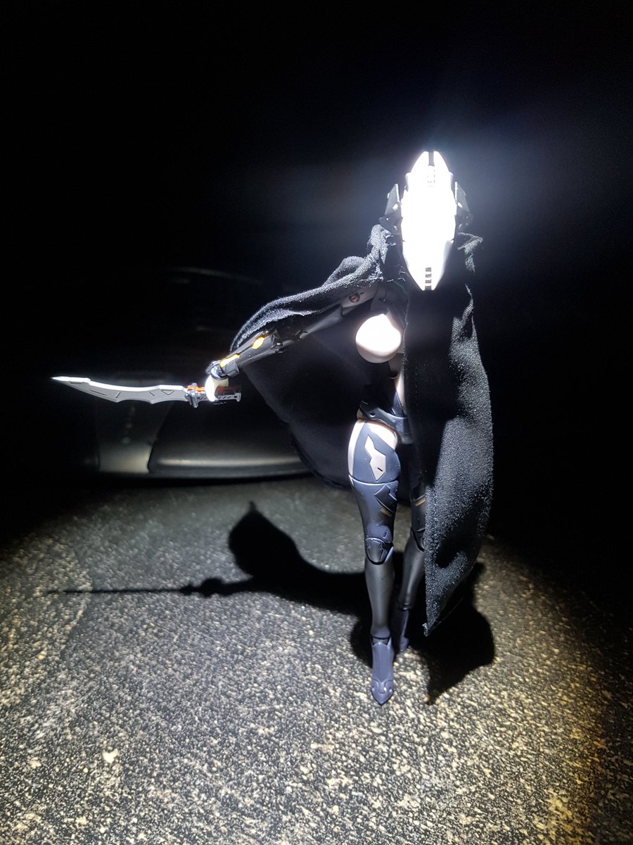 TheLocalBard's tweet image. Got the Assassin a cloak and motorcycle.  @wozhike makes an actual cloak for her but it&apos;s sold out everywhere so I got a different one.  Still looks good!

#SnailShellStudio #SnailShellAssassin #Assassin #ToyPhotography
