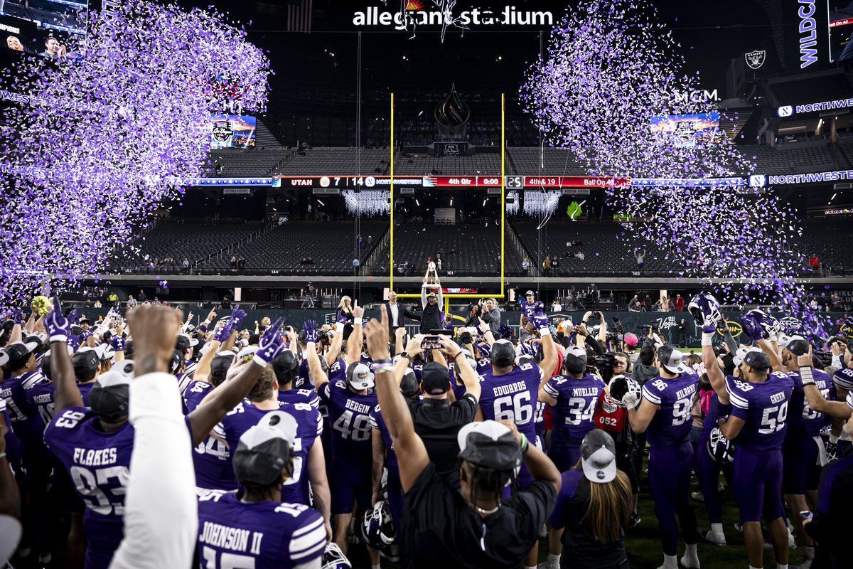 NUFBFamily's tweet photo. VIVA LAS VEGAS https://t.co/ujURa4ojiS