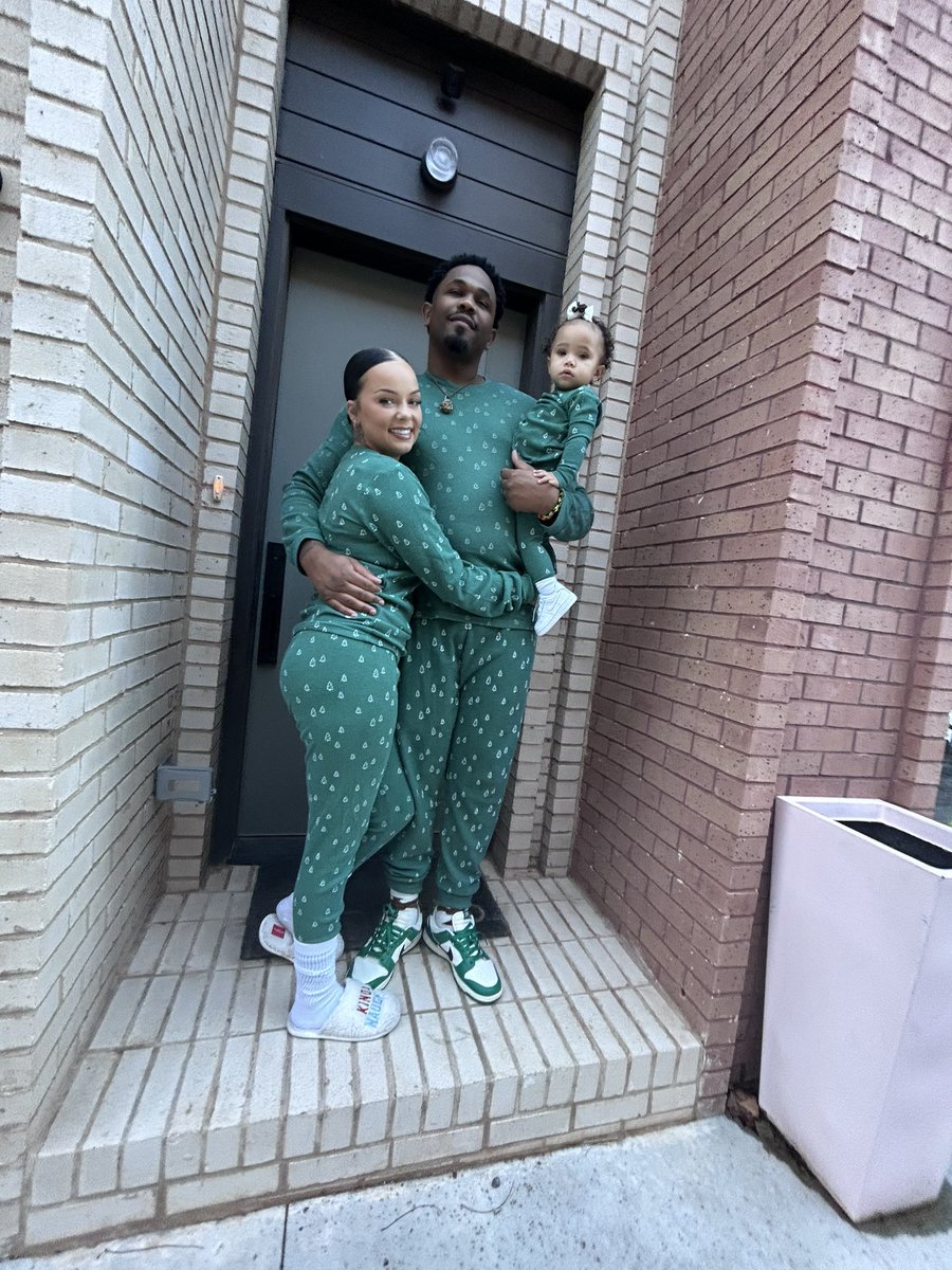 Fortyeightbaby's tweet image. Merry Christmas 🎄🎅🏾 #HappyHolidays #StaySolid