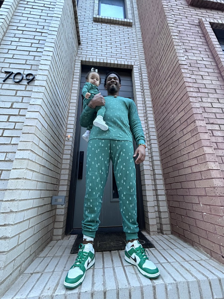 Fortyeightbaby's tweet image. Merry Christmas 🎄🎅🏾 #HappyHolidays #StaySolid