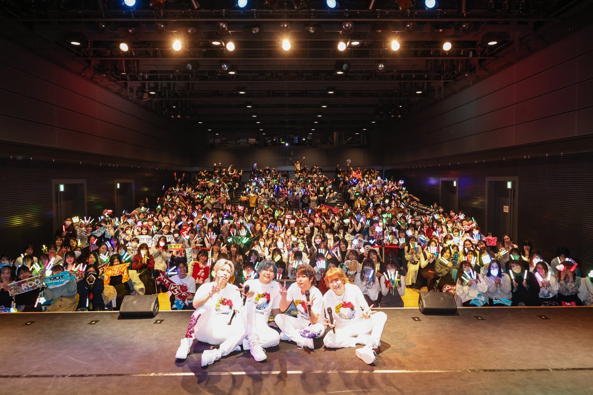 root5_official's tweet photo. 12月23日(土) ROOT FIVE LIVE FINAL
＠品川グランドホール
ありがとうございました💛❤️💚💙

#ROOTFIVE 
#ルーファイ　
#ライブ https://t.co/EfwSDiRHbx