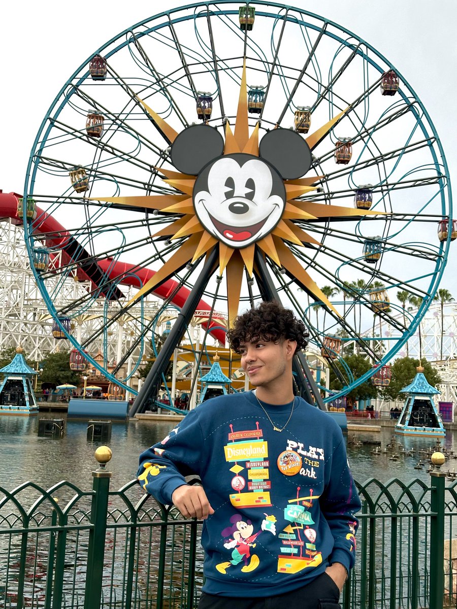 Ame mi suéter 🤍🎡