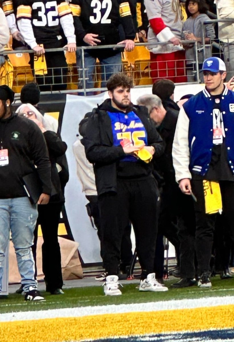 MasonWilliams76's tweet photo. Awesome day today!  Thanks to the Pittsburgh Steelers and partners, it was an amazing experience!  Congratulations to the 10 other players who were also recognized!
@BigMacsFootball @wpialsportsnews @CanonMacSports @ https://t.co/NXgpaKJDVM