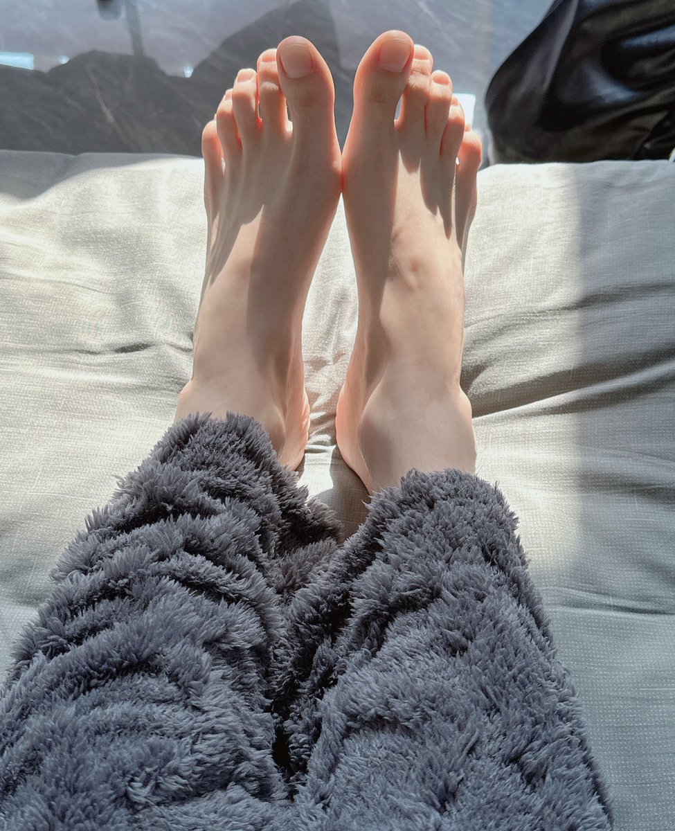 阳光撒在了脚上 别惆怅
#CD #伪娘 #femboy #4i
