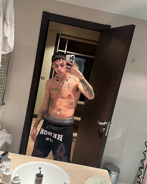GraecusQueenZ's tweet photo. Lista de vatos que me hacen decir “Qué deli un cabrón tatuado”:
-KHEA Young Flexxx
-C.R.O https://t.co/bokWnkHdZK