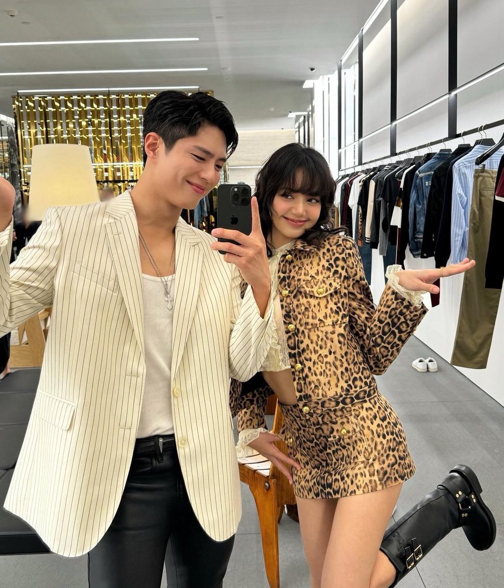 imhrve's tweet photo. bogum &amp; lisa in his new IG update https://t.co/quZI7tX9VS