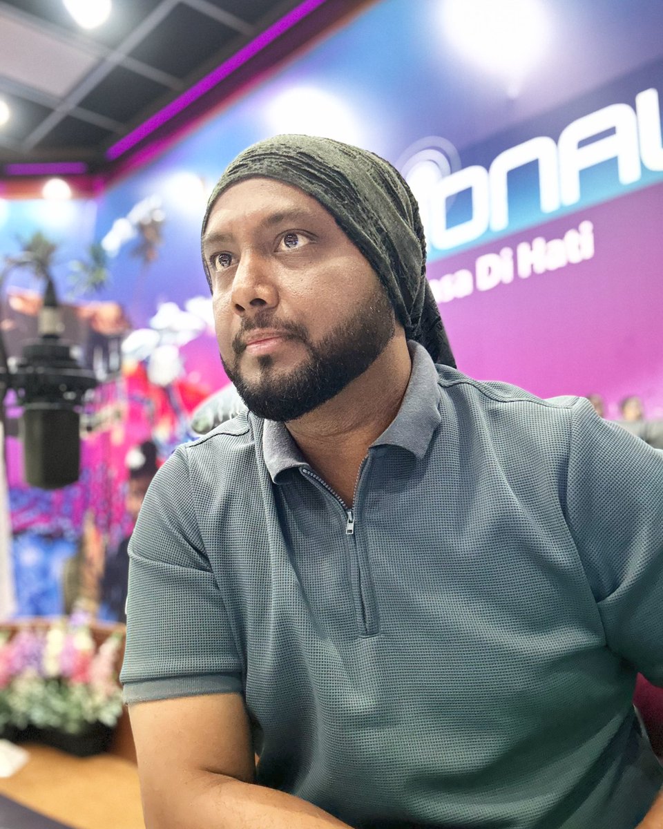 Aliff_thechamp's tweet photo. Hollaa..Aliff fly dihujung minggu dari jam 12pm-6pm..tune in Nasionalfm sekarang π #WalkWithAliff #FightAliffFight #LetMeIn #TheChampIsHere #NeverGiveUp #BelieveThat #RadioAnnouncer #Producer π€ππ€ https://t.co/azqg166lCe