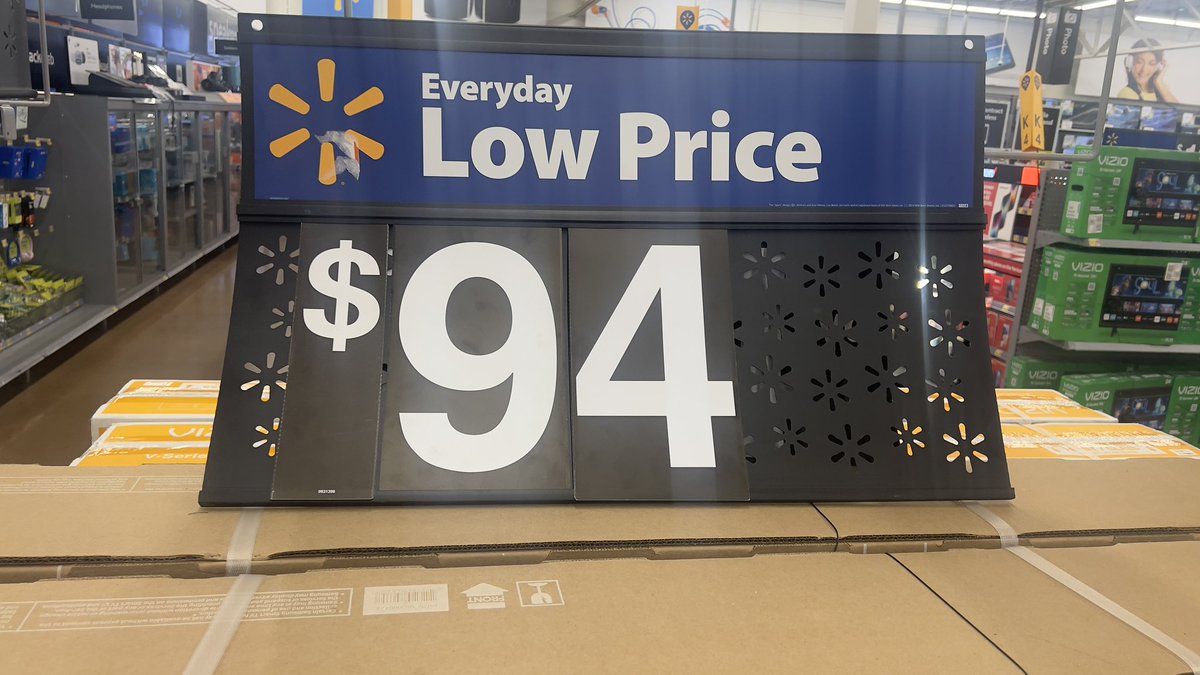 kingjaviaire's tweet photo. Thank you @Walmart I appreciate you for ruining my night. Your store manager called the cops had me trespassed it was unwarrented cause I called corporate on you. You lied to the police. I was peaceful and respectful. I’ll be reaching out to my lawyer about you. https://t.co/PADyC0PeWg