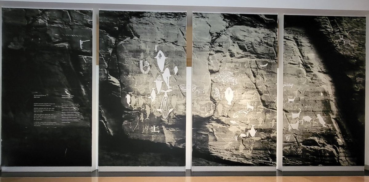 my_k_history's tweet image. ‘반구대 암각화’는 1971년 12월 24일, 크리스마스 이브에 발견되었습니다. 

커다란 바위에는 수많은 고래가 한꺼번에 어디론가 떼 지어 헤엄쳐 가는 풍경이 새겨져 있습니다. 

aladin.kr/p/YQ4TU