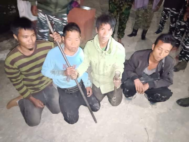 🚨 4 Men from #Kuki_Zo  community were arrested by <a href="/crpfindia/">🇮🇳CRPF🇮🇳</a>.

The said 4 kuki were trying to steal vehicle from CRPF camp in Sehjang village, MANIPUR.<a href="/manipur_police/">Manipur Police</a> <a href="/NBirenSingh/">N. Biren Singh</a> <a href="/adgpi/">ADG PI - INDIAN ARMY</a> #Kuki_ZoDrugCommunity #KukiWarCrimes #KukiLiesXposed #ManipurFightsBack #ManipurViolence