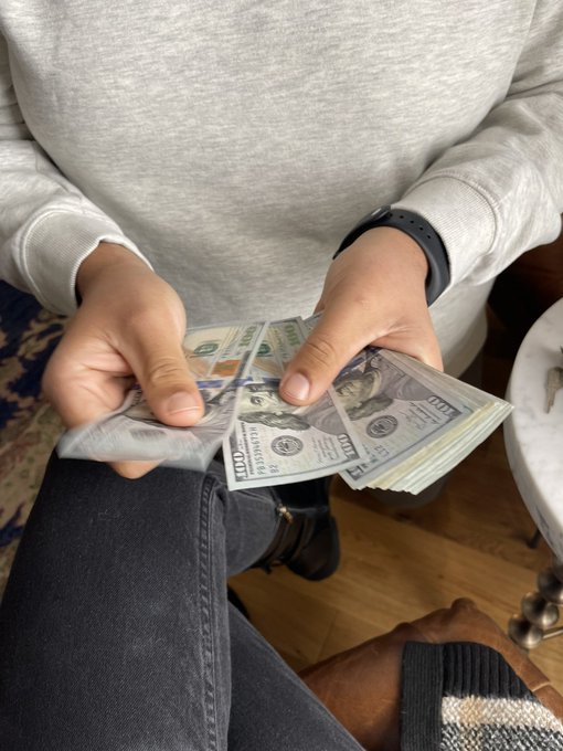 I&rsquo;m relaxing at home in the mood for a wallet drain &amp; since you&rsquo;re reading this, you&rsquo;re it. 🤑  Let&rsquo;s<a href="/tag/realloyalfans"class="tags"><span>#realloyalfans</span></a>