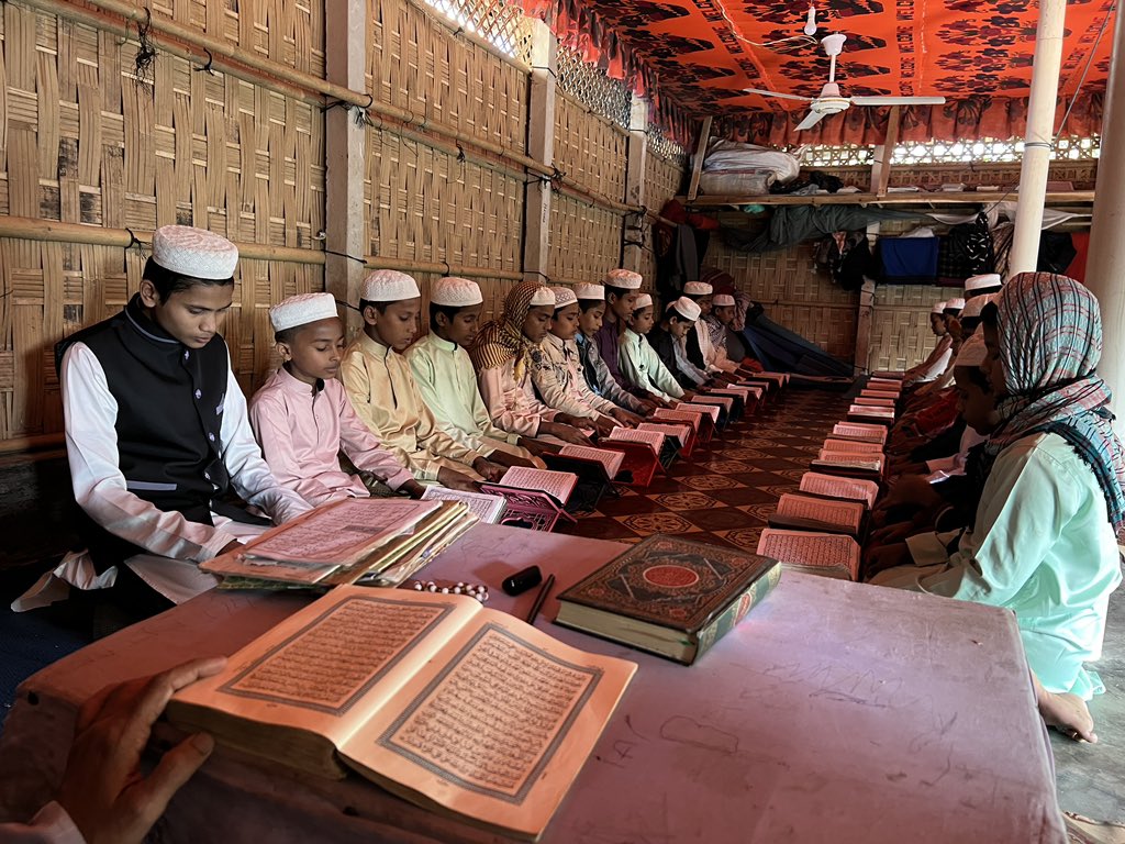 md_yasiein's tweet image. Beautiful Hakimpara camp and its people.. 

#streetphotography #Randomshots 
#Refugeecamp #rohingyarefugees
#RohingyaMuslims #dailystories #refugeestories