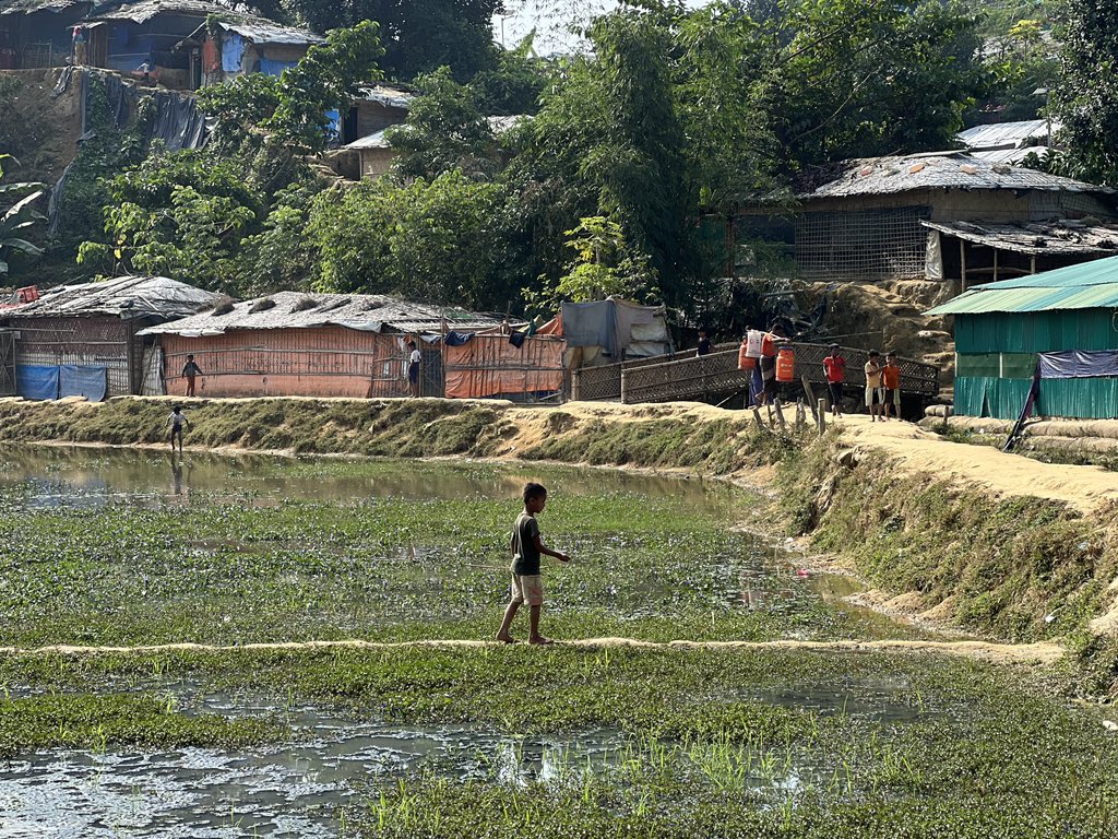 md_yasiein's tweet image. Beautiful Hakimpara camp and its people.. 

#streetphotography #Randomshots 
#Refugeecamp #rohingyarefugees
#RohingyaMuslims #dailystories #refugeestories
