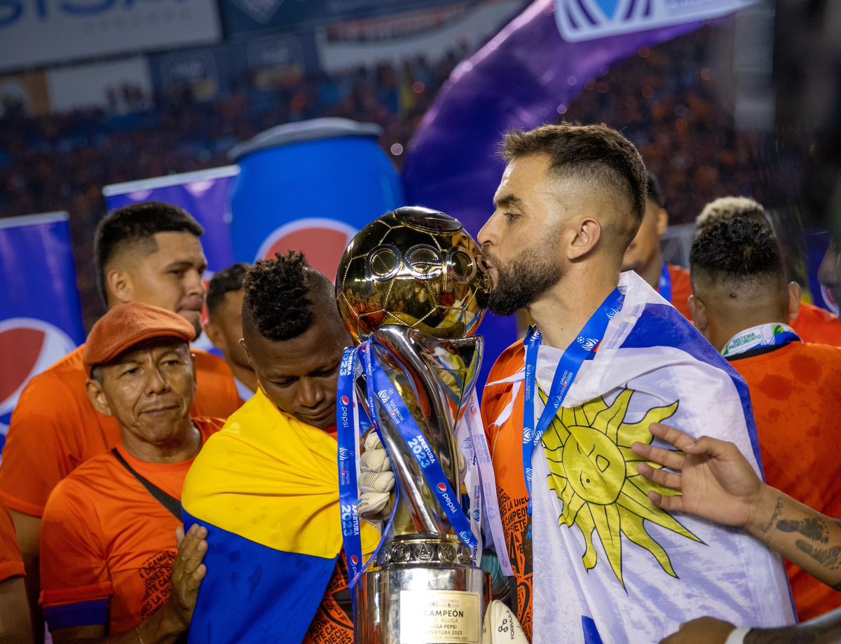 rafaagarcia1's tweet photo. CAMPEÓN 🤙🏼 https://t.co/Ti7FKYfIRe
