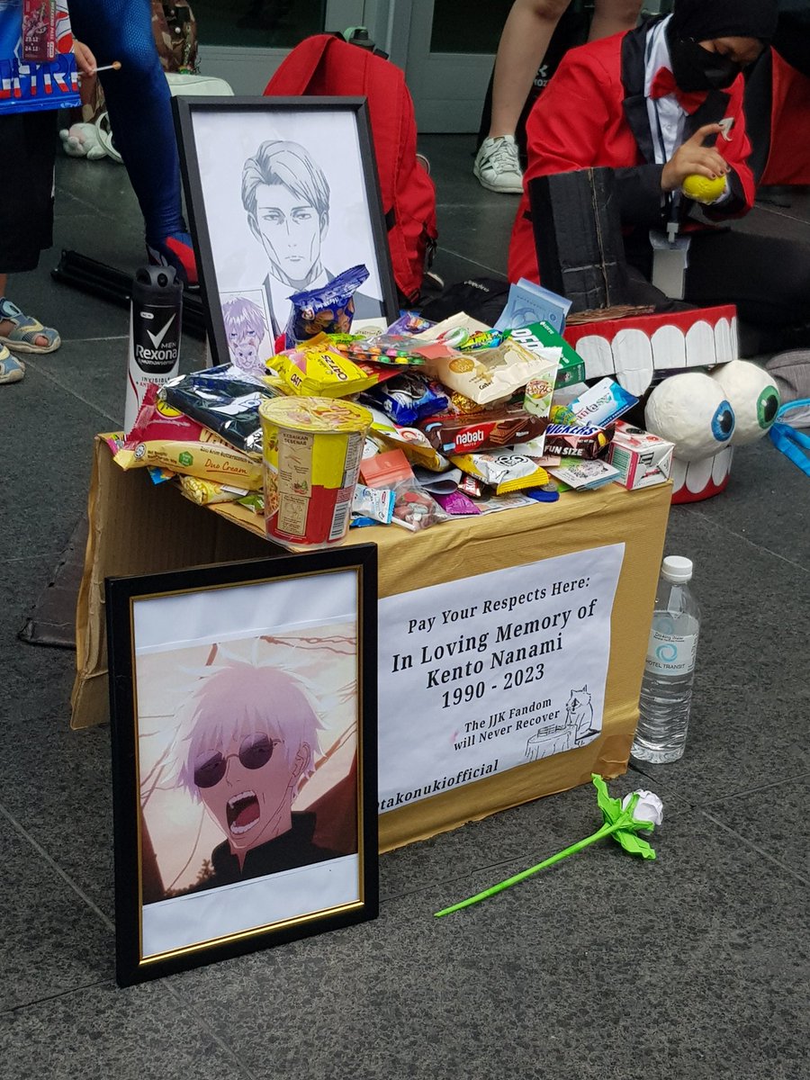 Omg yall pls.

They even left money.

#ComicFiesta2023