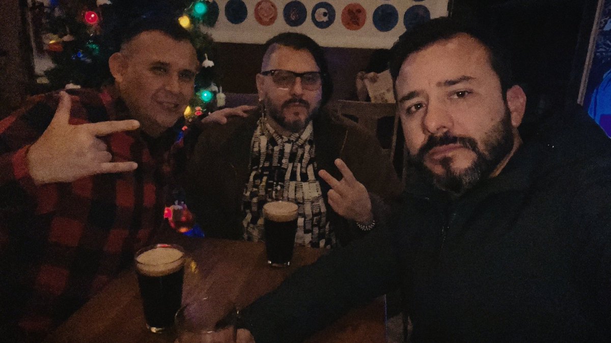 LimeranceBand's tweet photo. Rock on raza....QUE SE VENGA EL 2024...un abrazo... #LIMERANCE #rockfromtheborder #tijuana https://t.co/6rEvawt1v6