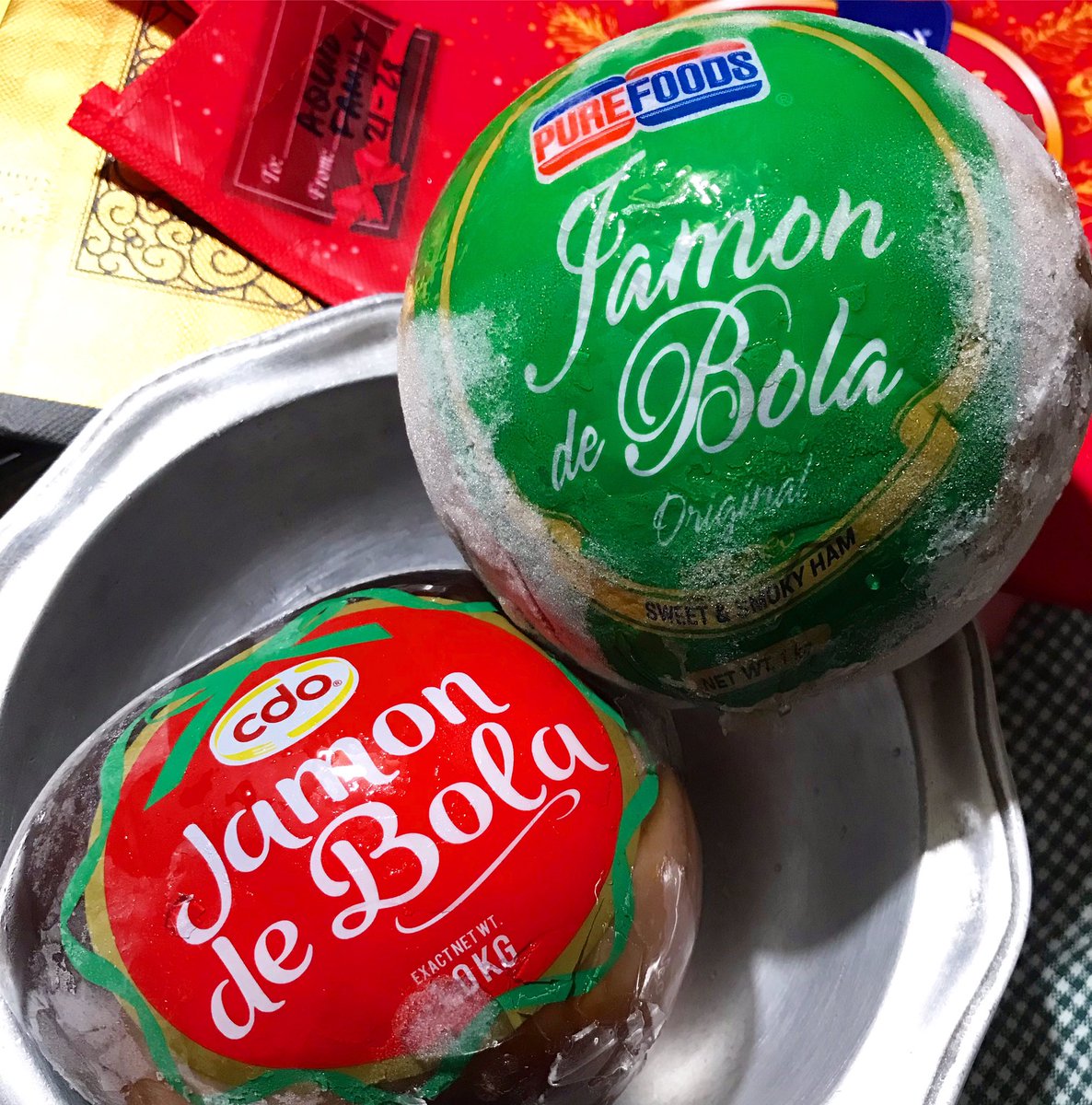 foodamnph's tweet photo. The battle between the green vs. red ๐โจ
Thank you A. family and folks from work.
#foodamnphilippinescelebrates #foodamnchristmas #foodamnphilippineschrismas2023 #foodamnphilippineschristmas #foodamnph #foodamnphilippines #foodamn #kapitbahayfoodseries #jamondebola https://t.co/tVuBvmvg4h