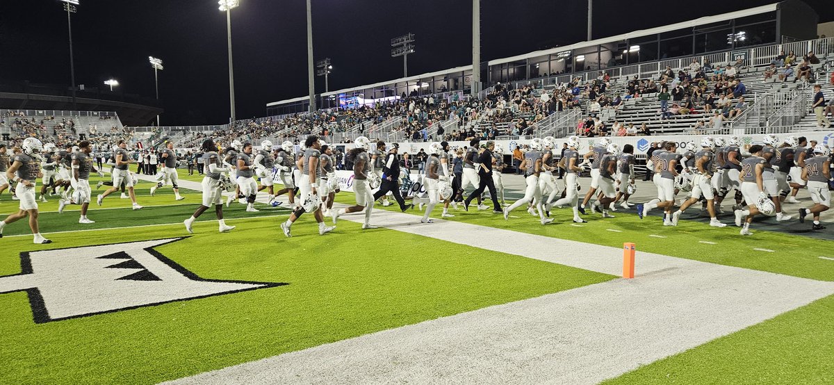 AckAttackk's tweet image. HALFTIME 
Coastal Carolina 7
San Jose State 0

#ChantsUp #EasyPost #HawaiiBowl