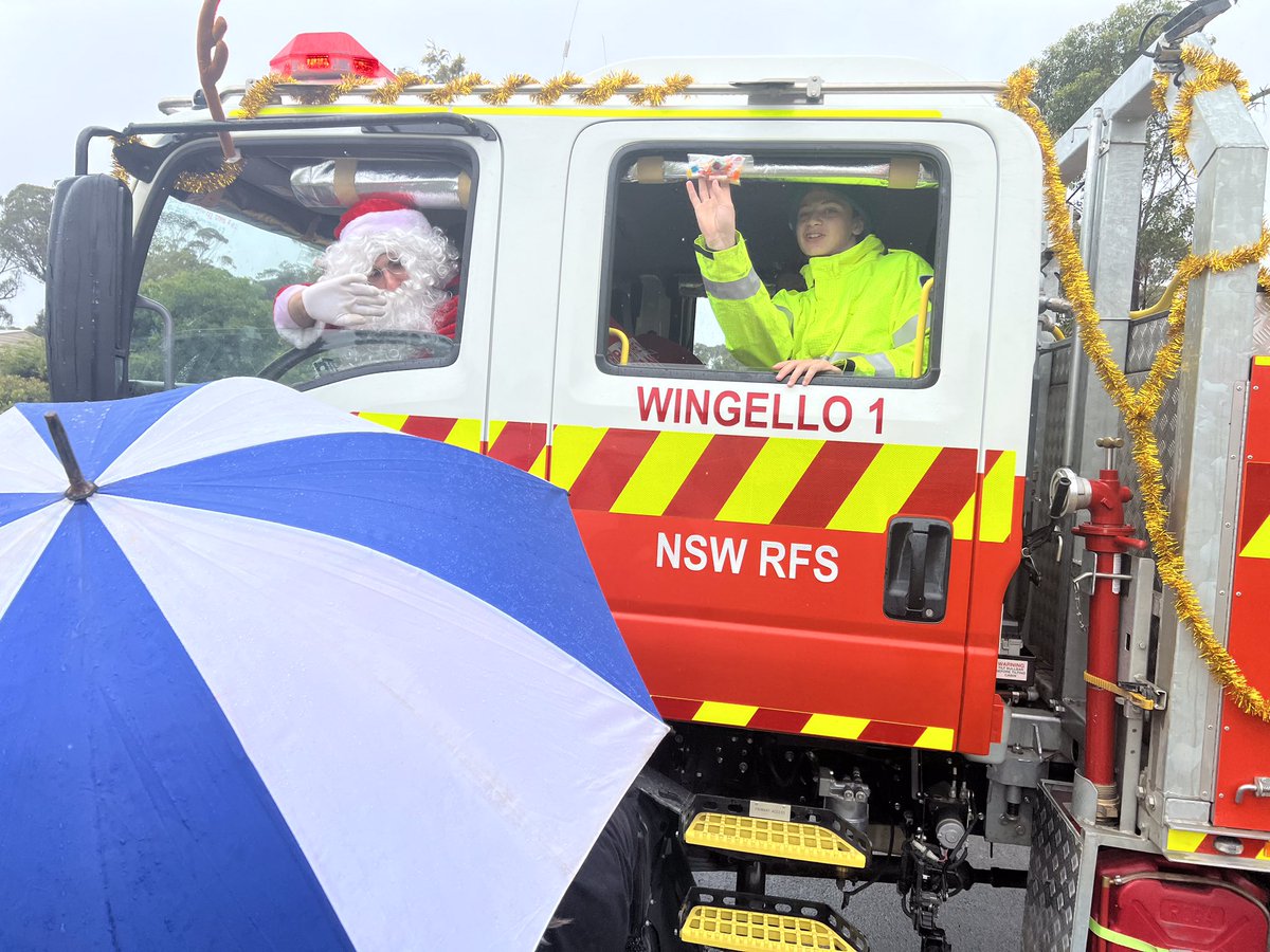#Homeschooled Mr 13 is a Rural Fire Service Cadet.. (back window) Every year the local RFS dress up the truck and drive Santa around town giving a bag of lollies to the local kids. 👏👏👏🥰
#Homeschool lesson > Community involvement. 🤩