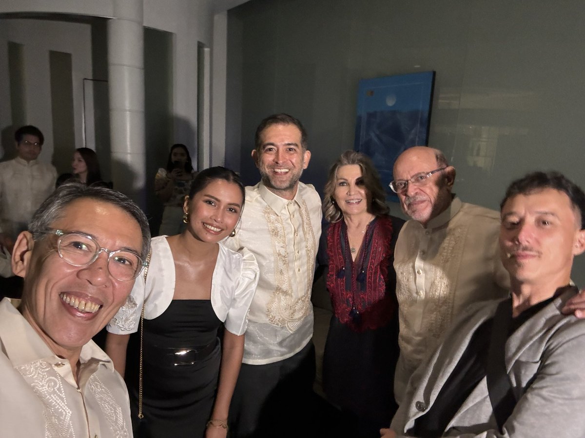 ChelDiokno's tweet photo. It was a fun night at the GOMBURZA Premiere! Tagos sa puso ang storya. Napakahusay!

Congratulations to the cast and crew and everyone who made GOMBURZA possible, most especially to my eldest, Direk @PepeDiokno!(I am such a proud dad! ❤️)

Please watch  #GOMBURZAfilm ngayong MMFF https://t.co/tIFCJAp9BM