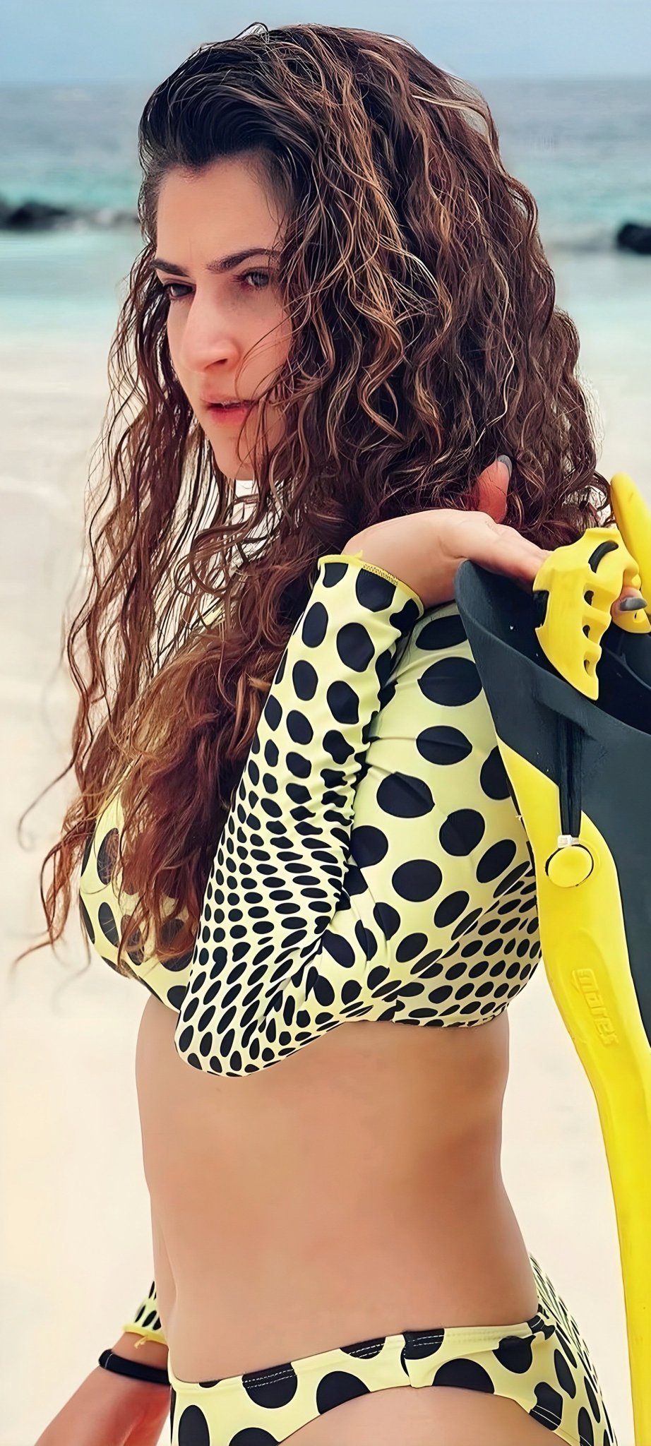 GCFprAtbgAAIRBi?format=jpg&name=large